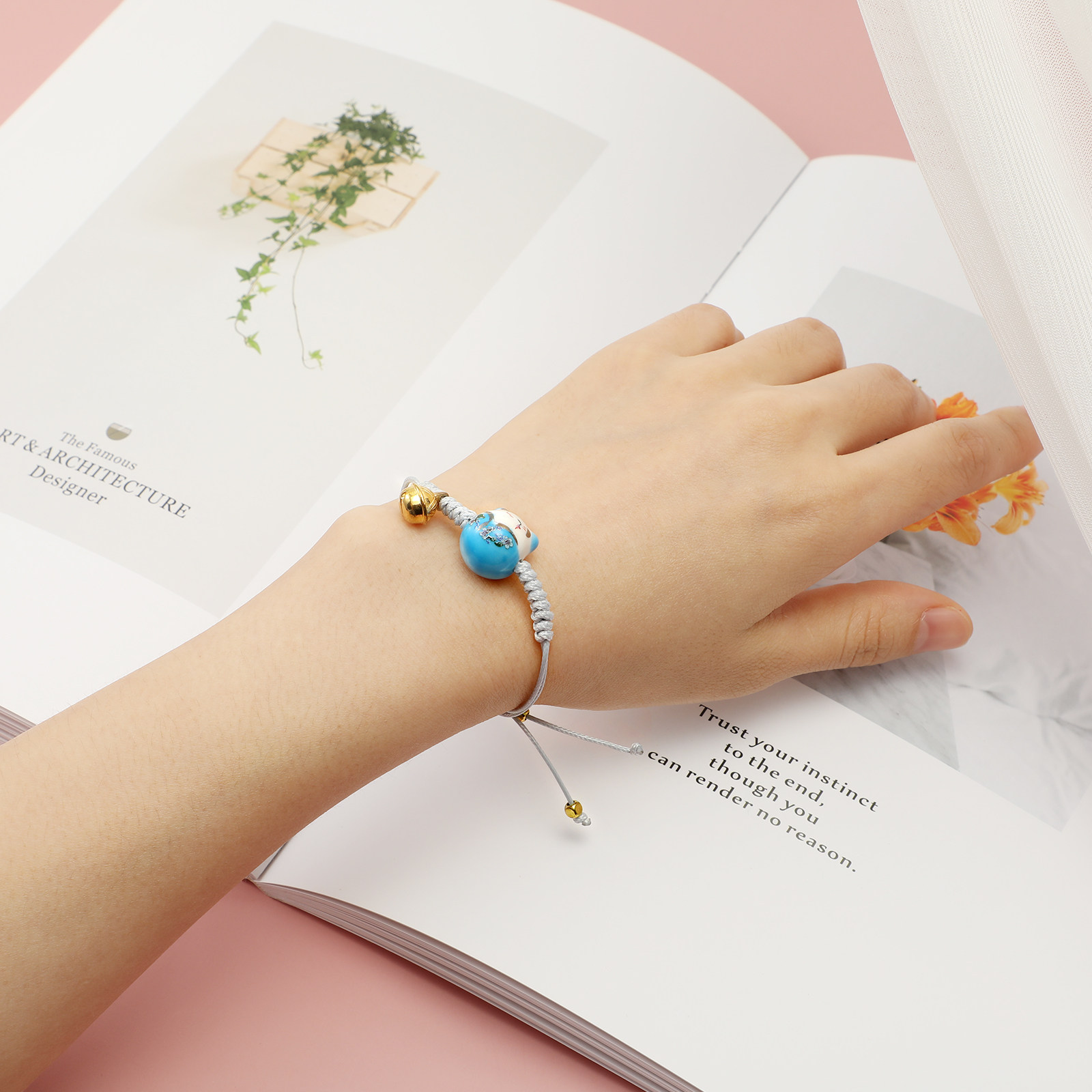 قطعة واحدة من سوار القط السيرا - مراجعة Ceramic Link Bracelet وسعره